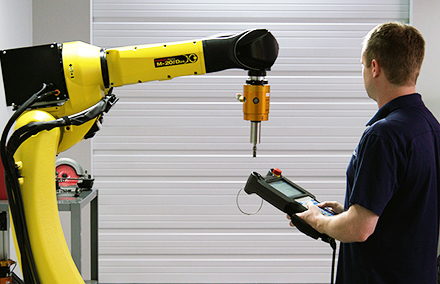 六軸力傳感器用于汽車(chē)缸蓋打磨